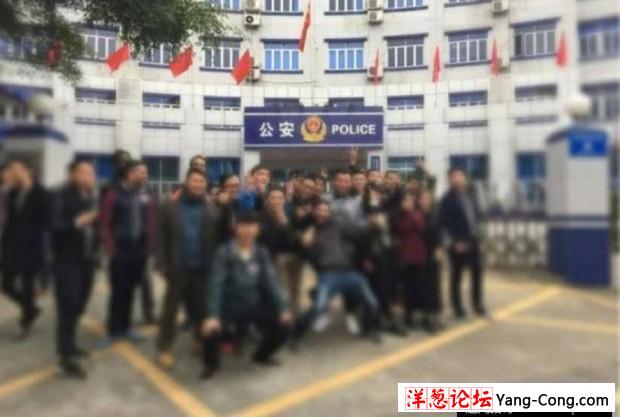 深圳491人涉毒派对现场曝光 两女旁若无人互吻(2)