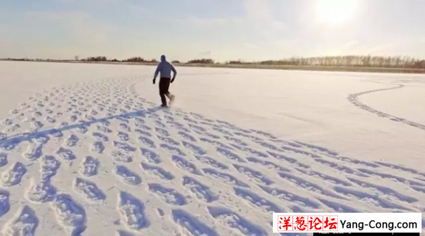 逆天！他默默在雪地走路 最后简直令人震撼(4)