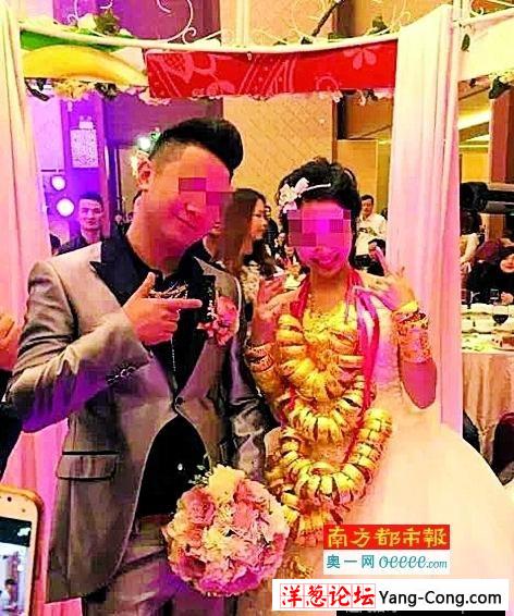 广东再现土豪婚礼 新娘全身挂满金首饰(10)