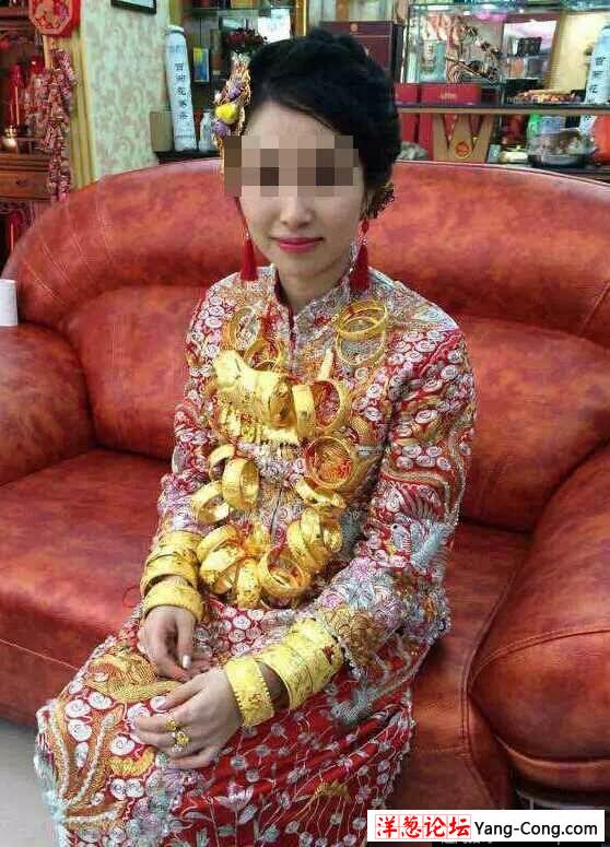 广东再现土豪婚礼 新娘全身挂满金首饰(11)