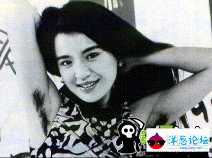 不修边幅！20大女星当众露腋毛(7)