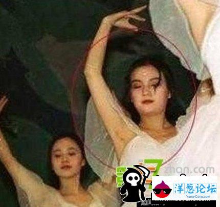 不修边幅！20大女星当众露腋毛(4)