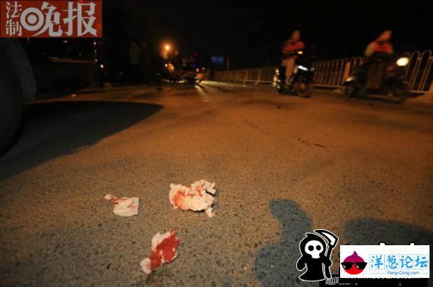 轿车公路上连撞6车 醉酒男下车称代驾跑了(6)