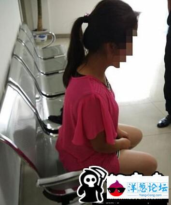 惊！90后美女偷男性内裤被抓(1)