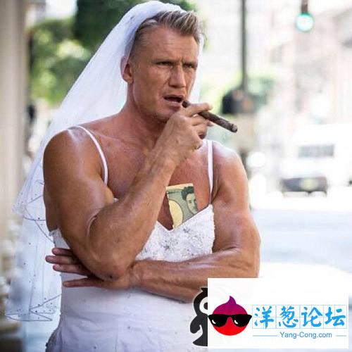 壮汉被恶搞的不行了，我有钱，来偷啊！