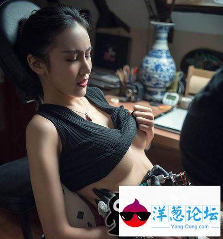 看着两个球球，纹身师傅，你会跑偏吗？