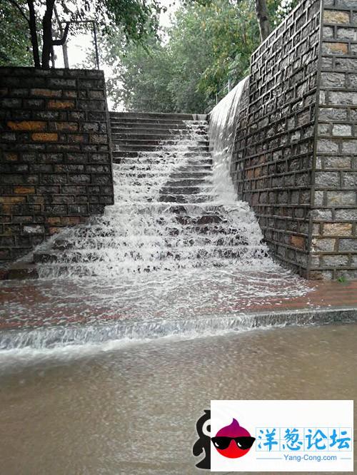 瓢泼大雨，变成了是漫金山