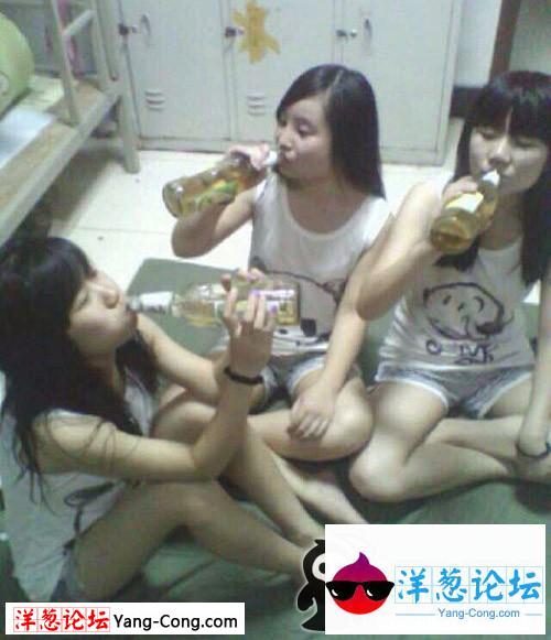 喜迎新年，和剩女们一起借酒消愁。