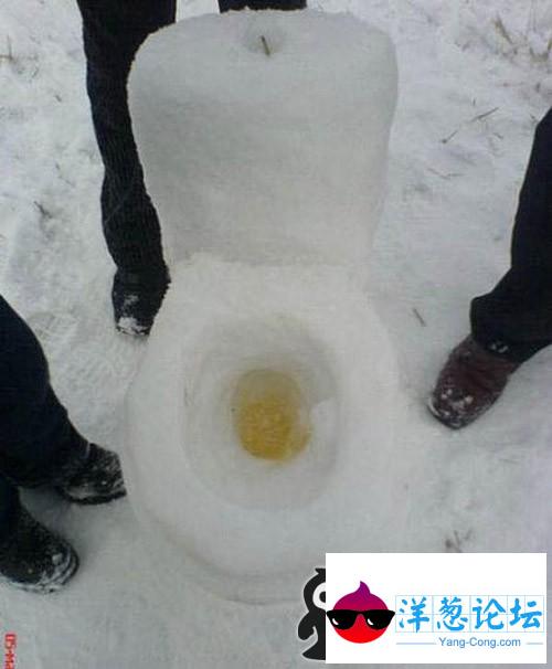 雪雕马桶。谁来大便一次体验下。