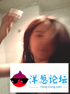 美女的轻轻一吻