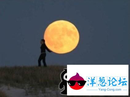 中秋月圆之夜美丽的月亮。