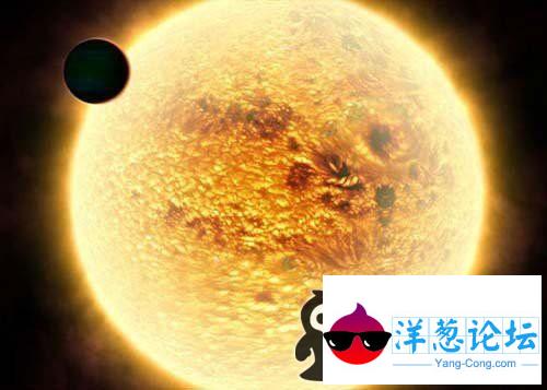 HD 189733b行星围绕中央恒星运行想像图